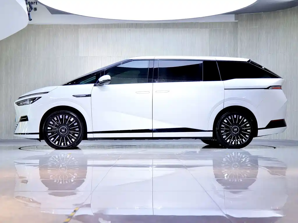 XPeng X9 — миниатюра 3