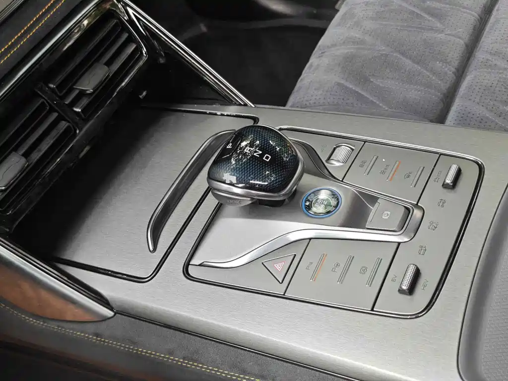 BYD Tang New Energy — миниатюра 17