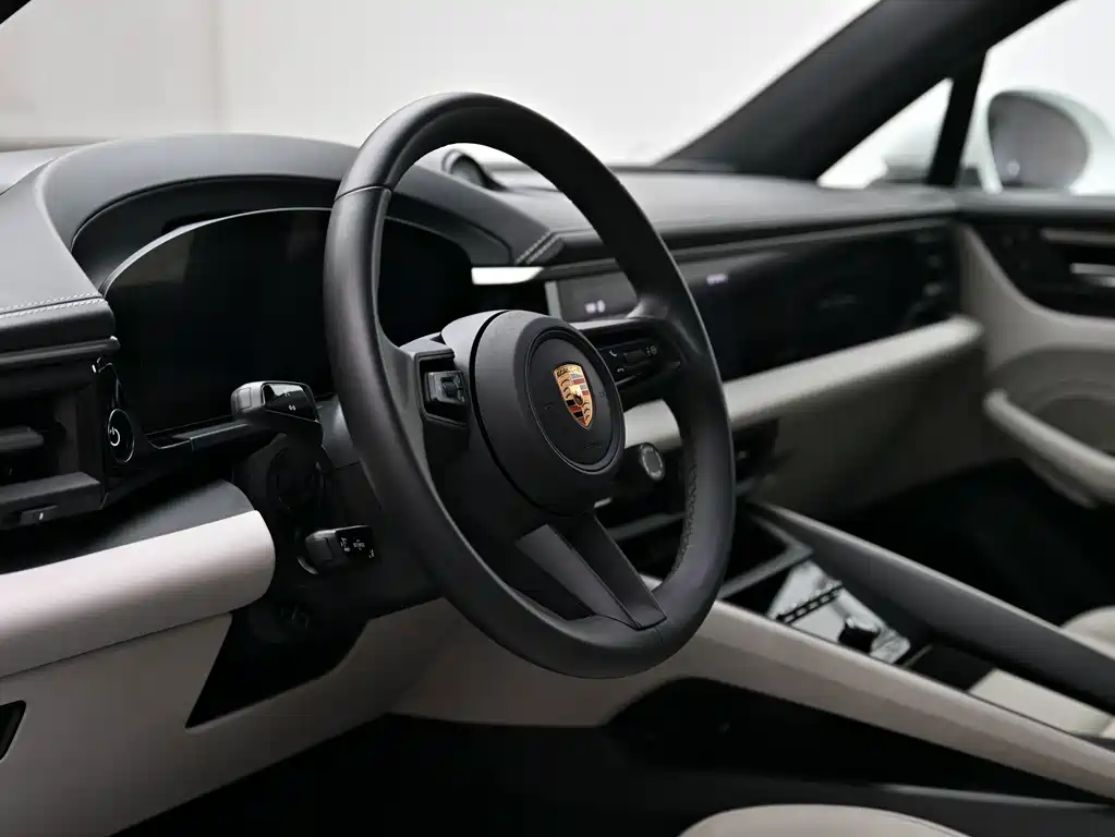 Porsche Macan EV — миниатюра 9
