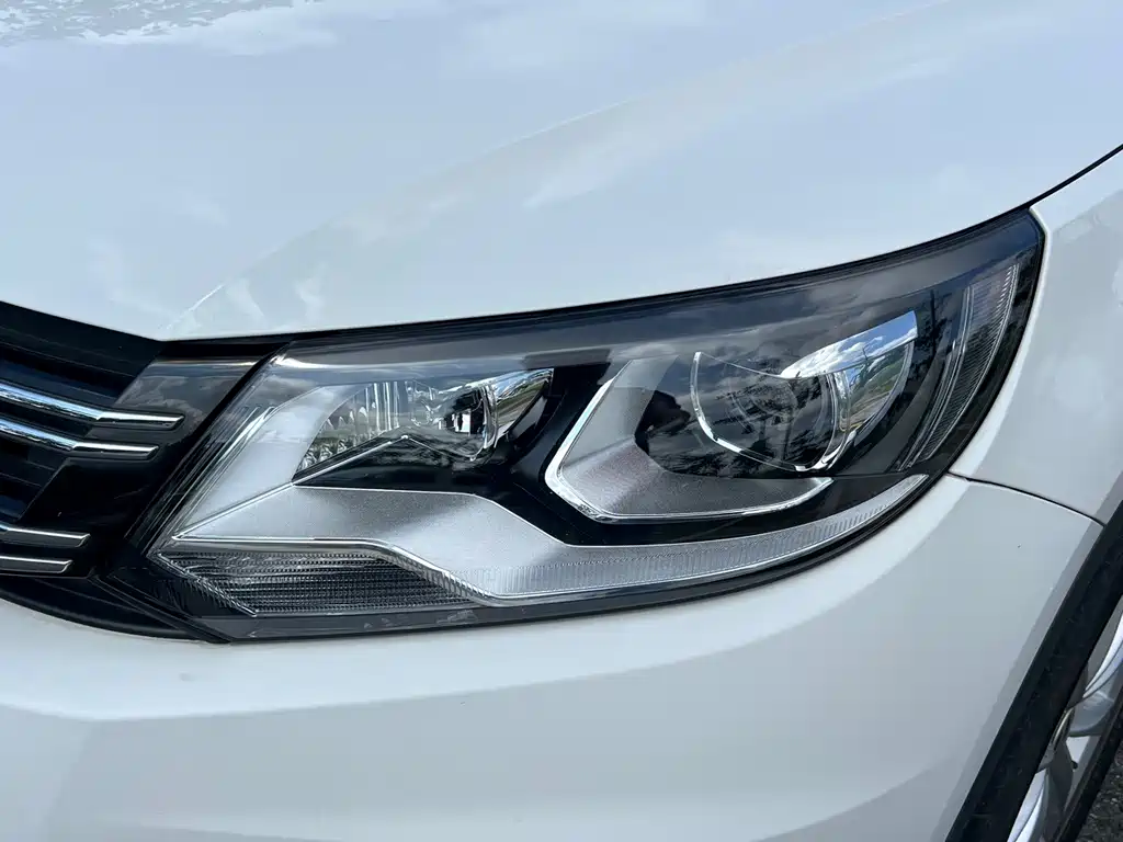 Volkswagen Tiguan — миниатюра 12
