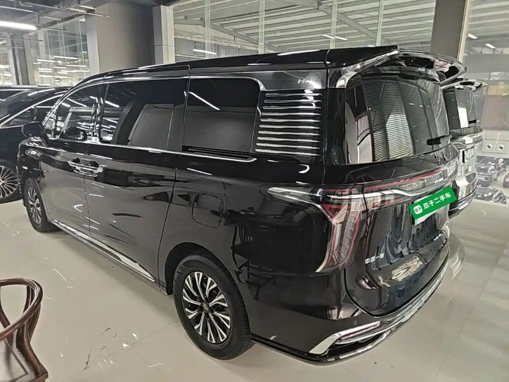 Hongqi Hongqi HQ9 PHEV — миниатюра 5