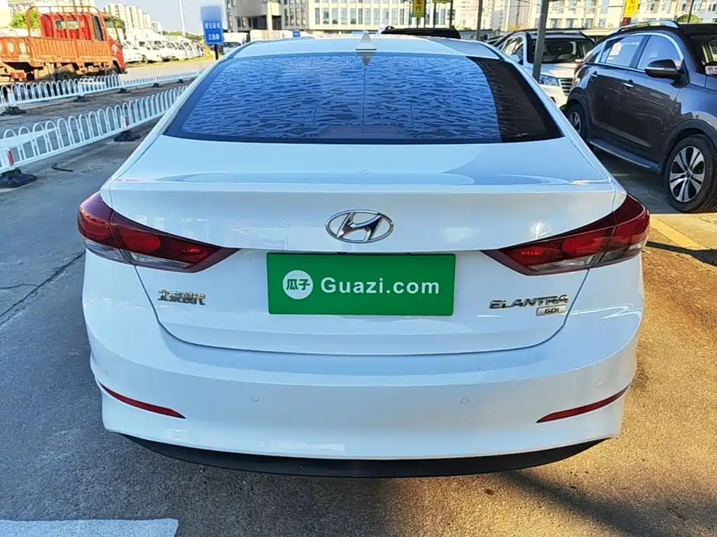 Hyundai Elantra — миниатюра 6