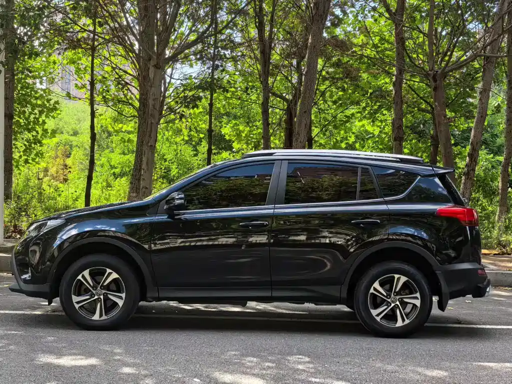 Toyota RAV4 — миниатюра 3