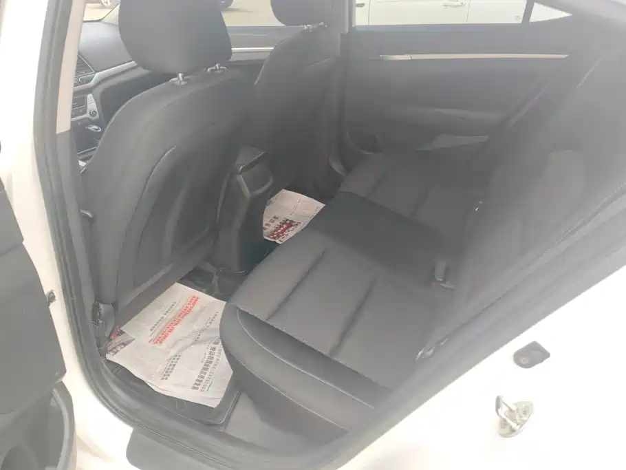 Hyundai Elantra — миниатюра 11