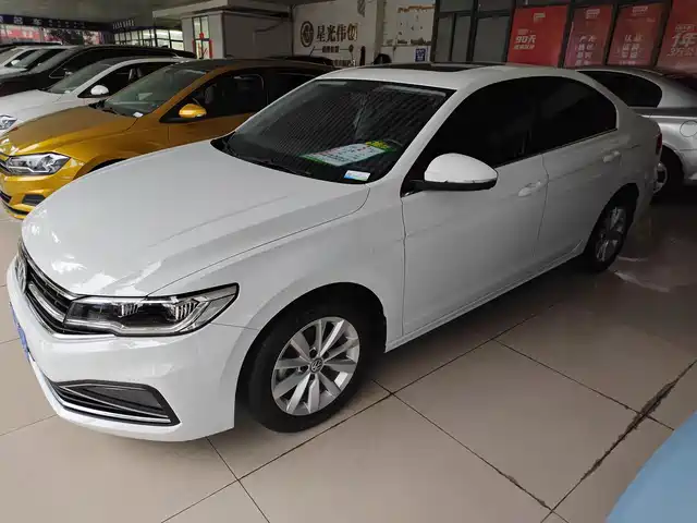 VOLKSWAGEN BORA 2021