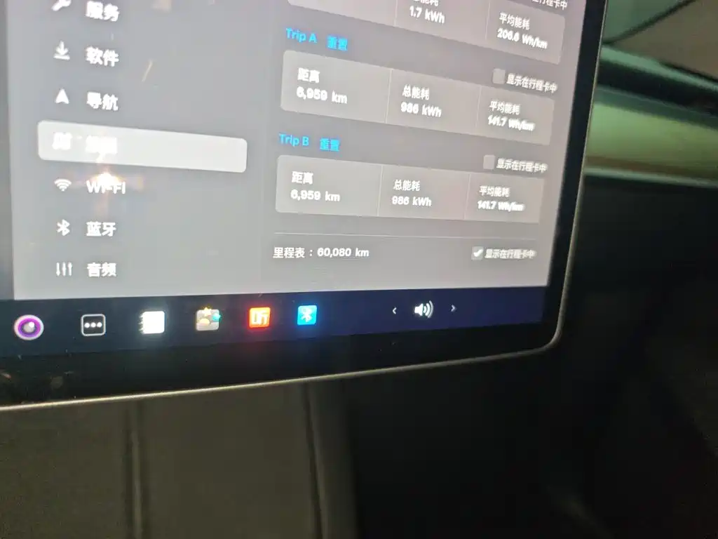 Tesla Model Y — миниатюра 5