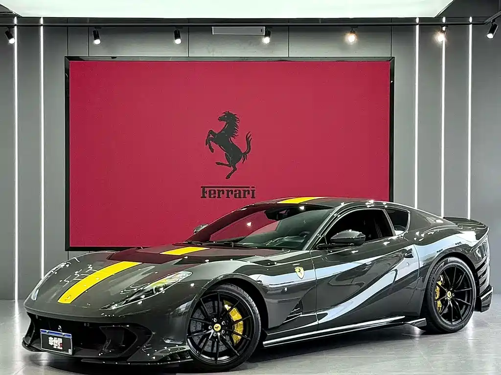 Ferrari 812 2025