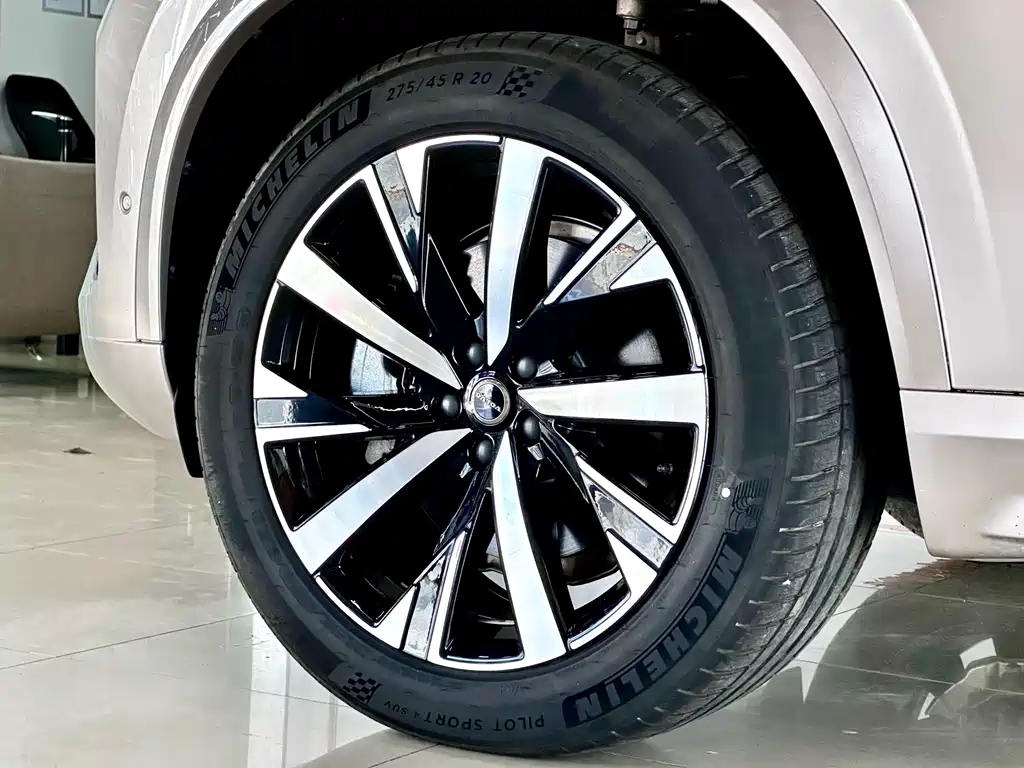 Volvo XC90 — миниатюра 5