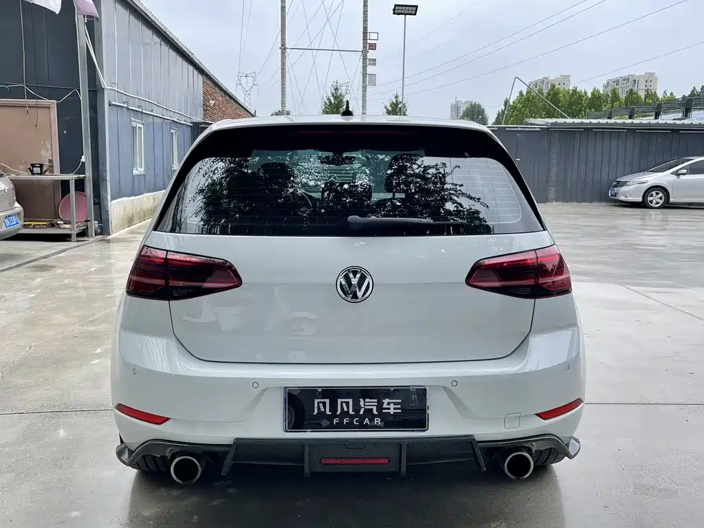 VOLKSWAGEN GOLF GTI