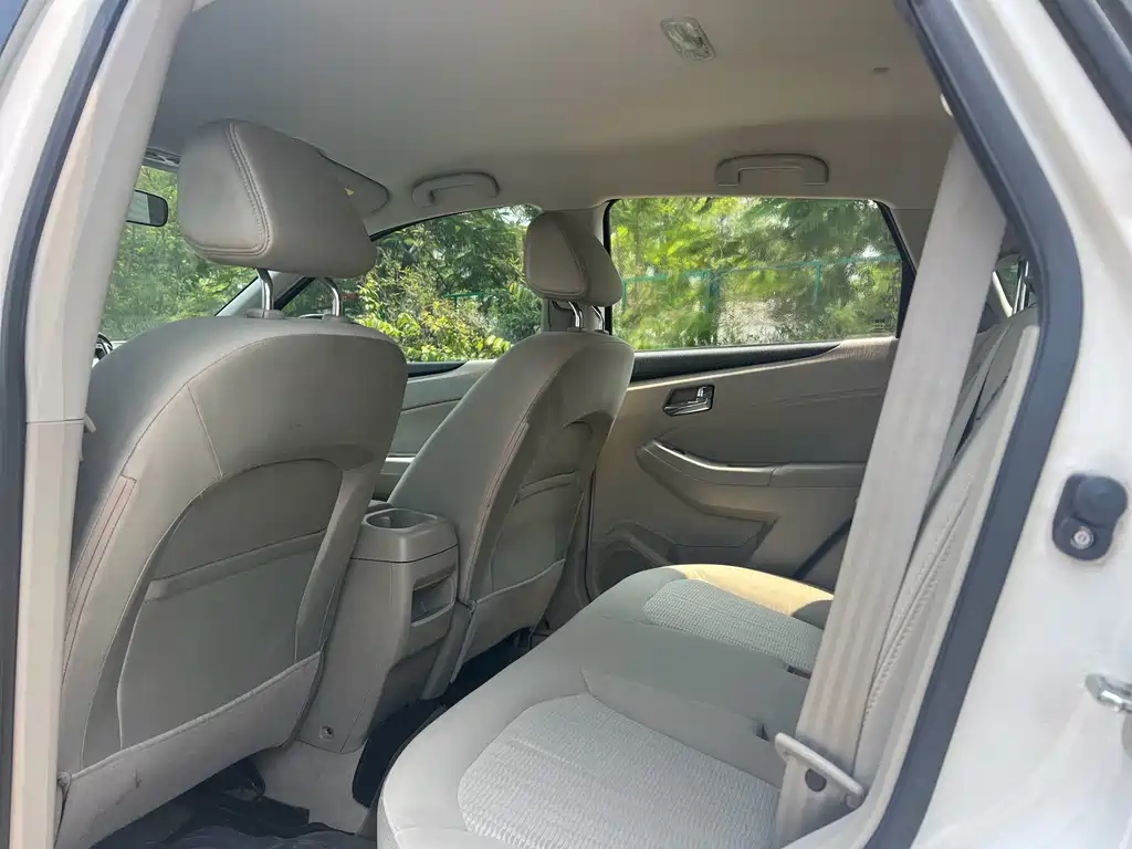 Venucia T70 2.0L CVT Wise Travel Edition, фото 6