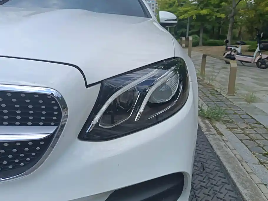 Mercedes-Benz E-Class (Import) — миниатюра 5