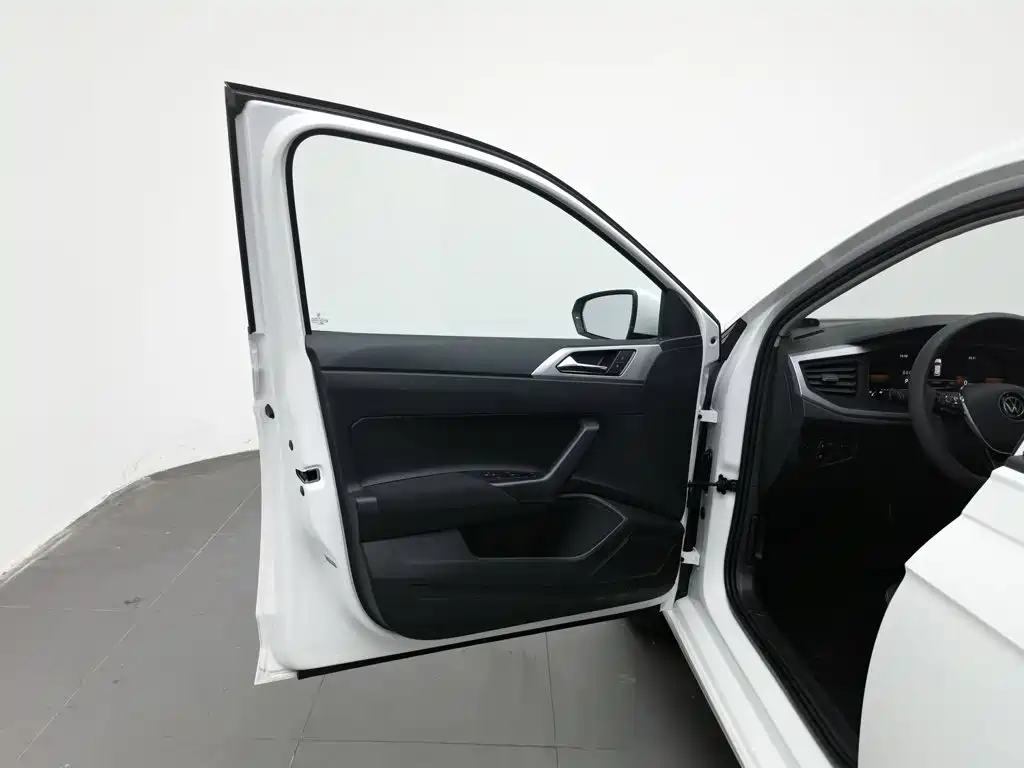 Volkswagen Polo — миниатюра 8