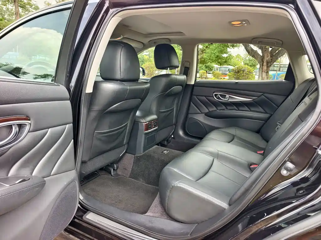 Infiniti Q70 — миниатюра 5