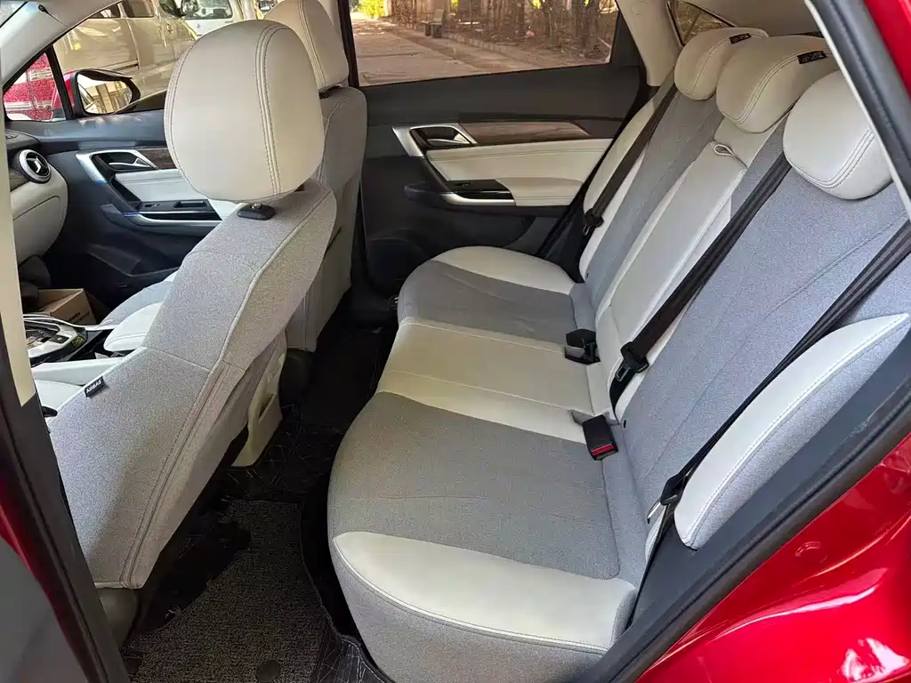 BAIC EU5 — миниатюра 3