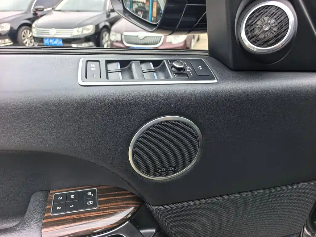 Land Rover Range Rover — миниатюра 9