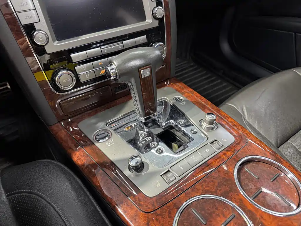 Volkswagen Phaeton — миниатюра 7