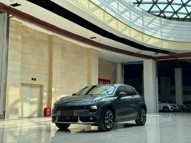 2019 Lynk & Co 02