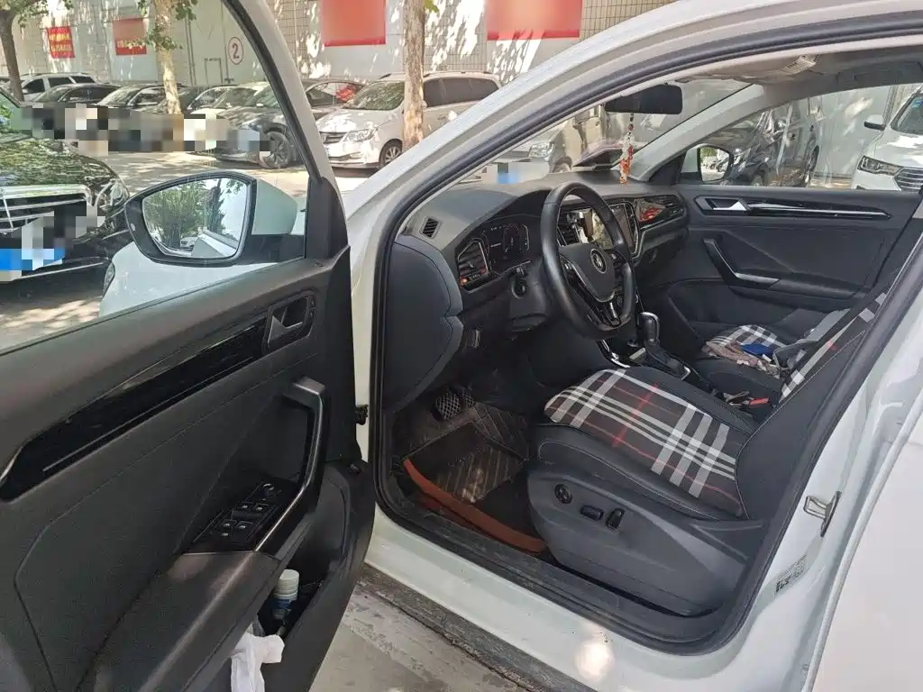 Volkswagen T-Roc — миниатюра 12