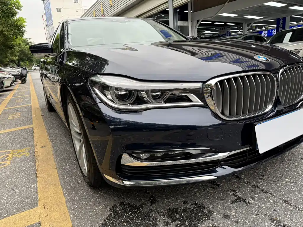 BMW 7 Series — миниатюра 22