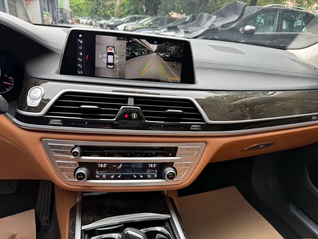 BMW 7 Series — миниатюра 29