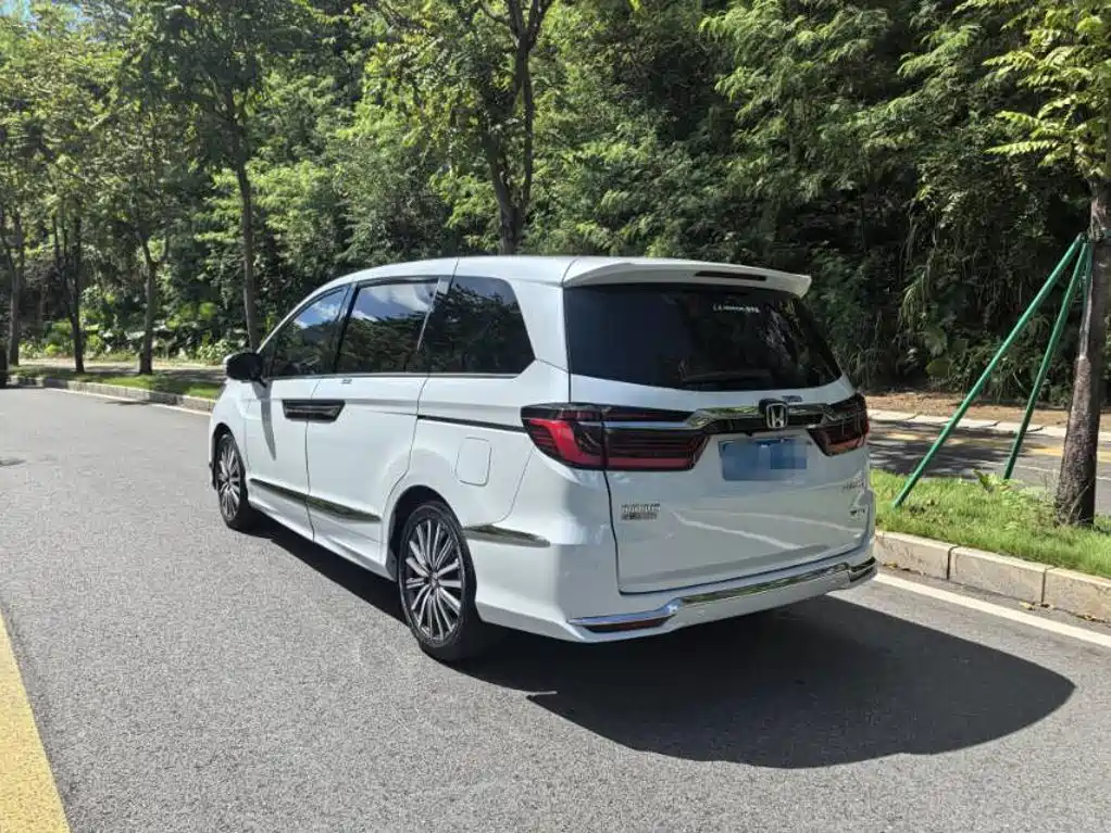 Honda Elysion — миниатюра 8