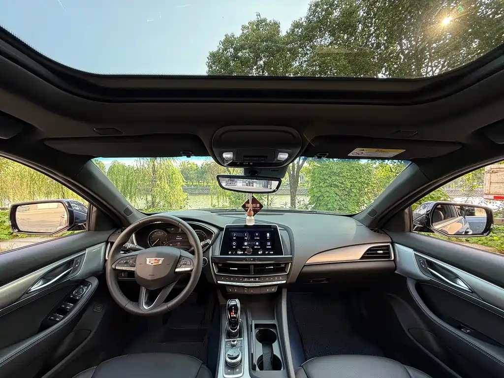 Cadillac CT5 — миниатюра 13