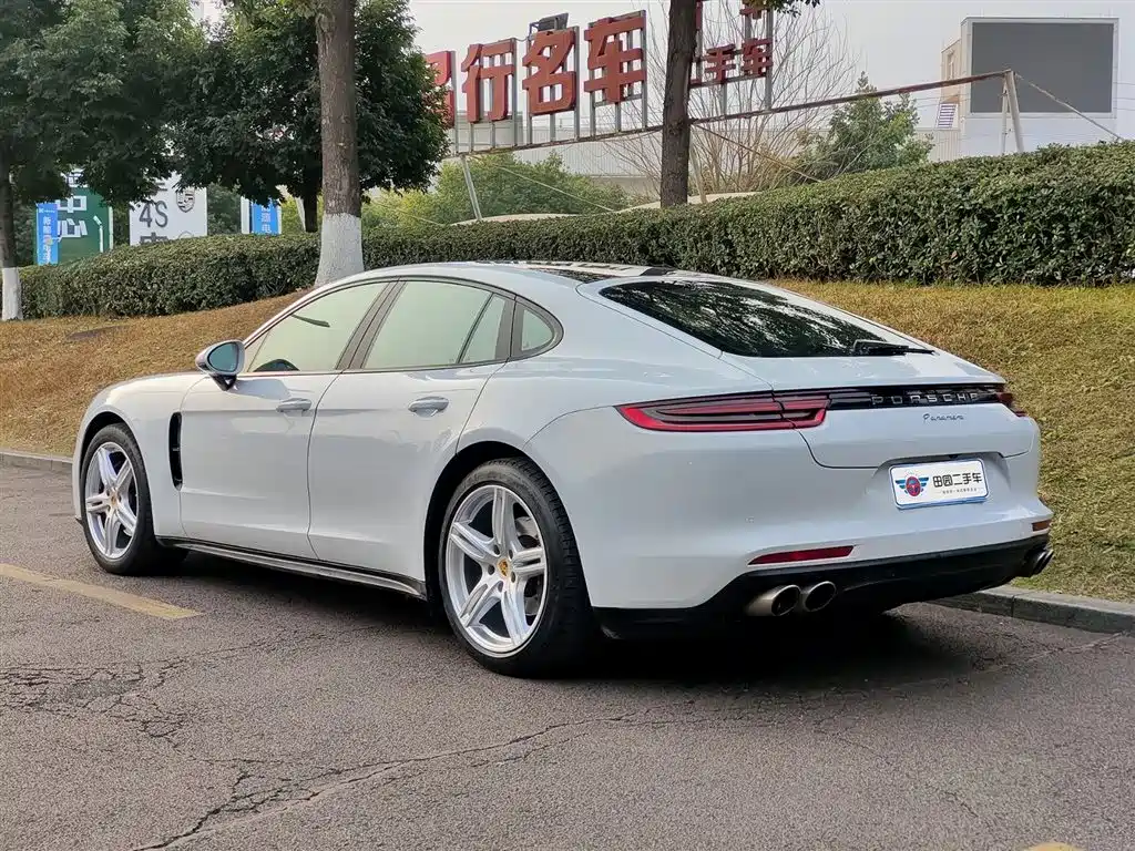 PORSCHE PANAMERA