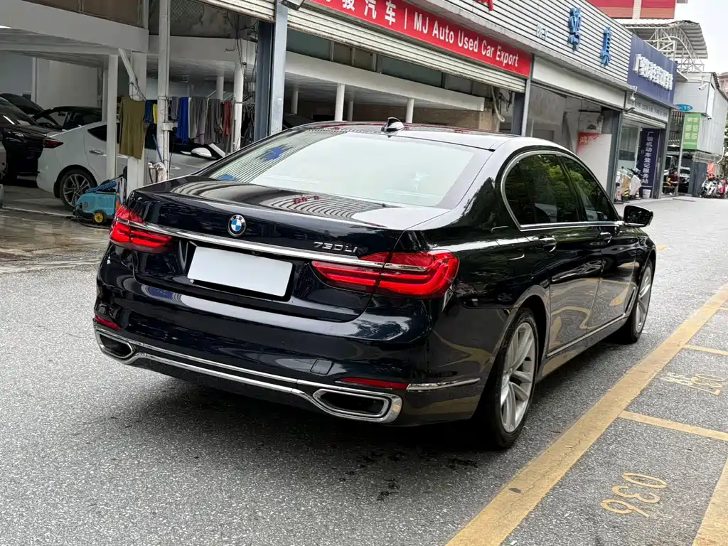 BMW 7 Series — миниатюра 5