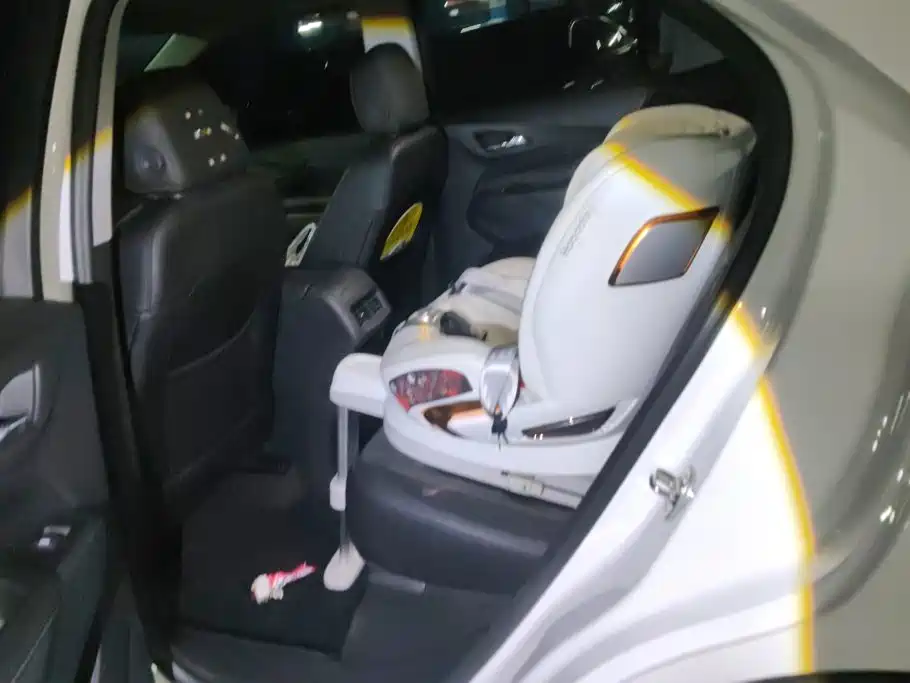Chevrolet Equinox — миниатюра 11