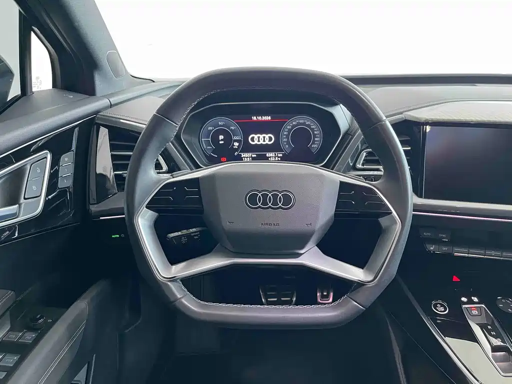 Audi Q4 e-tron 2023 — фото 19