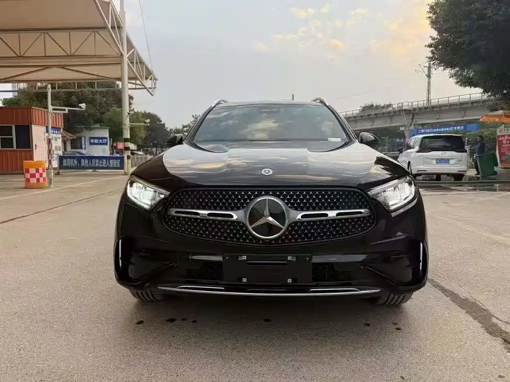 MERCEDES-BENZ GLC