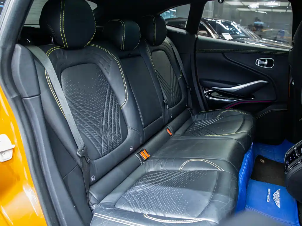 Aston Martin DBX 2022 3.0T STRAIGHT-SIX