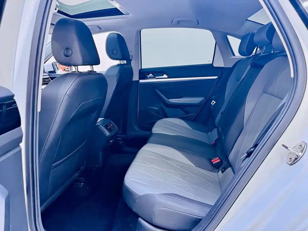Volkswagen Lavida — миниатюра 9