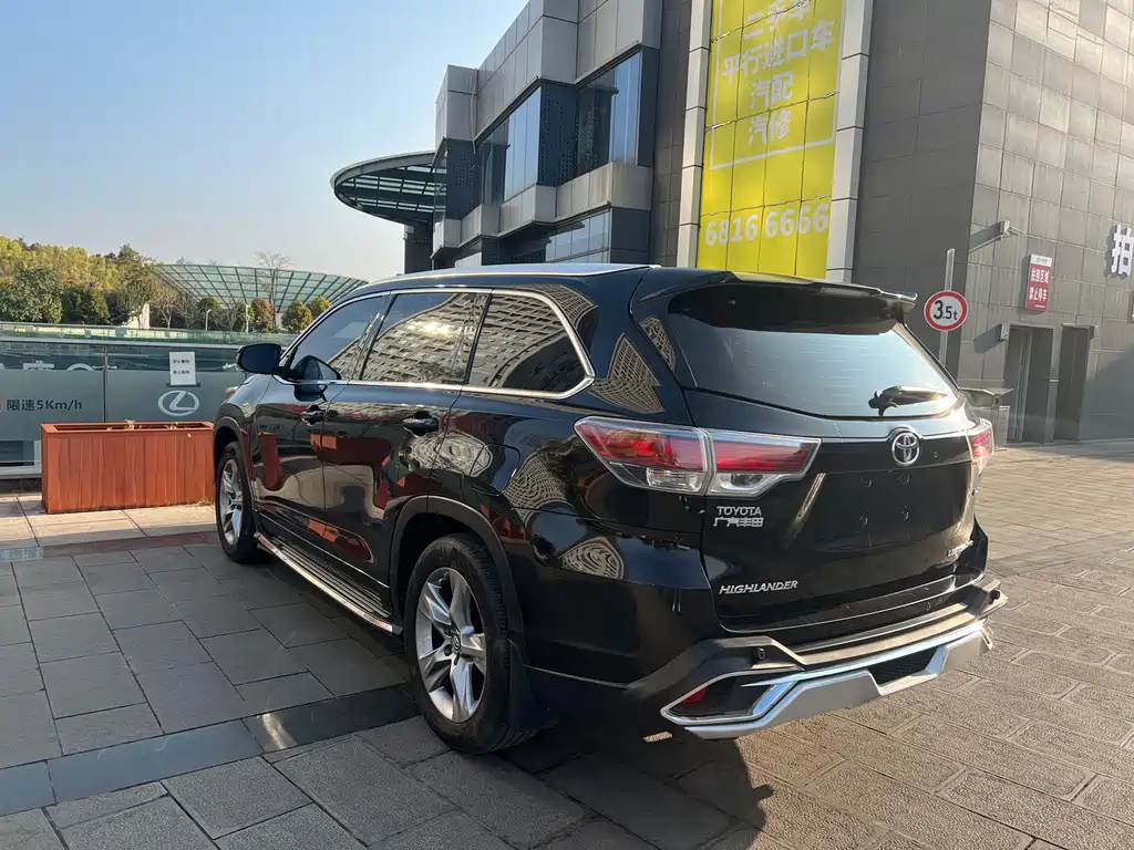 TOYOTA HIGHLANDER