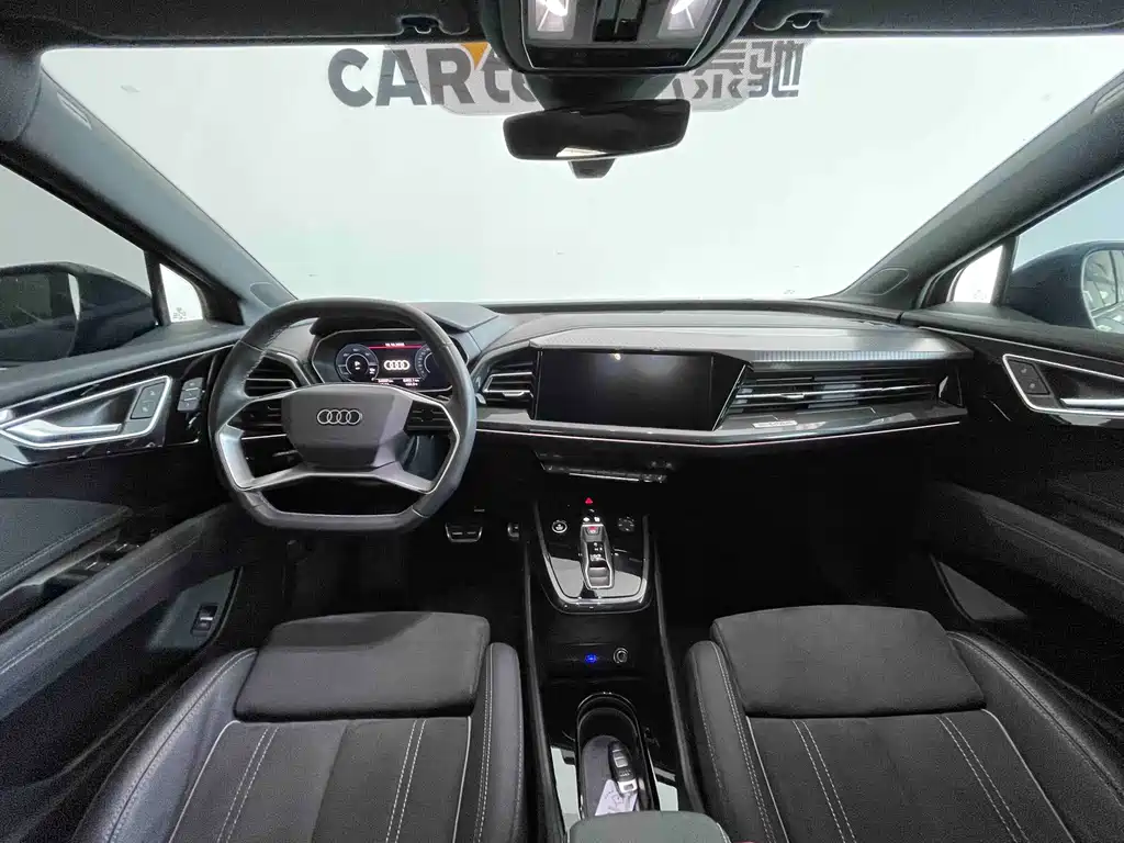 Audi Q4 e-tron 2023 — фото 21