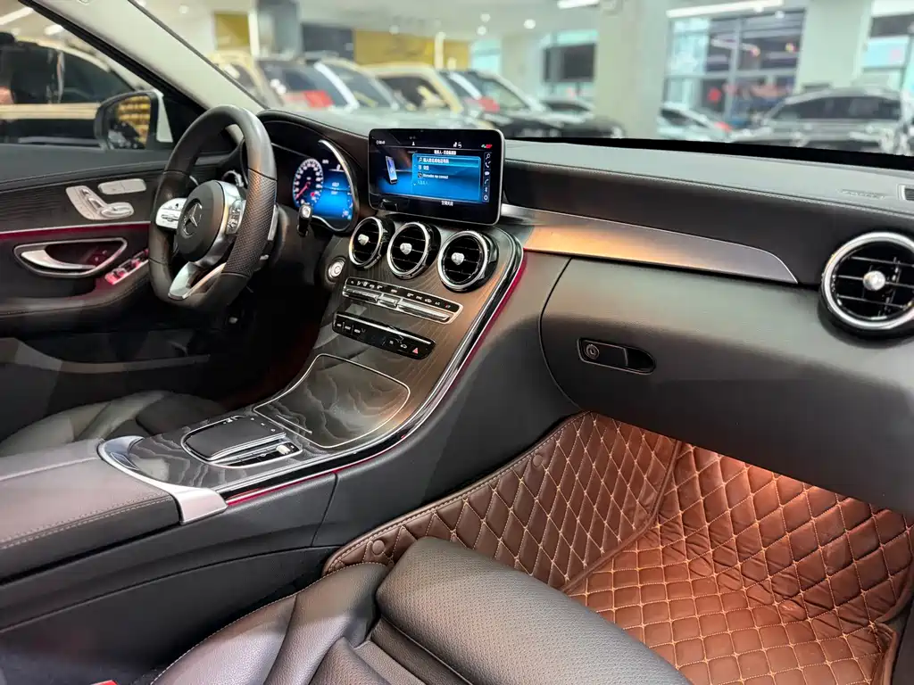Mercedes-Benz C-Class — миниатюра 11