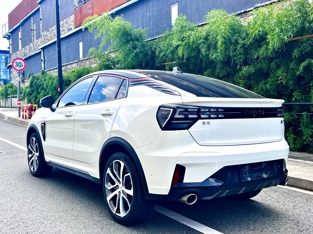 Lynk & Co 05 — миниатюра 8