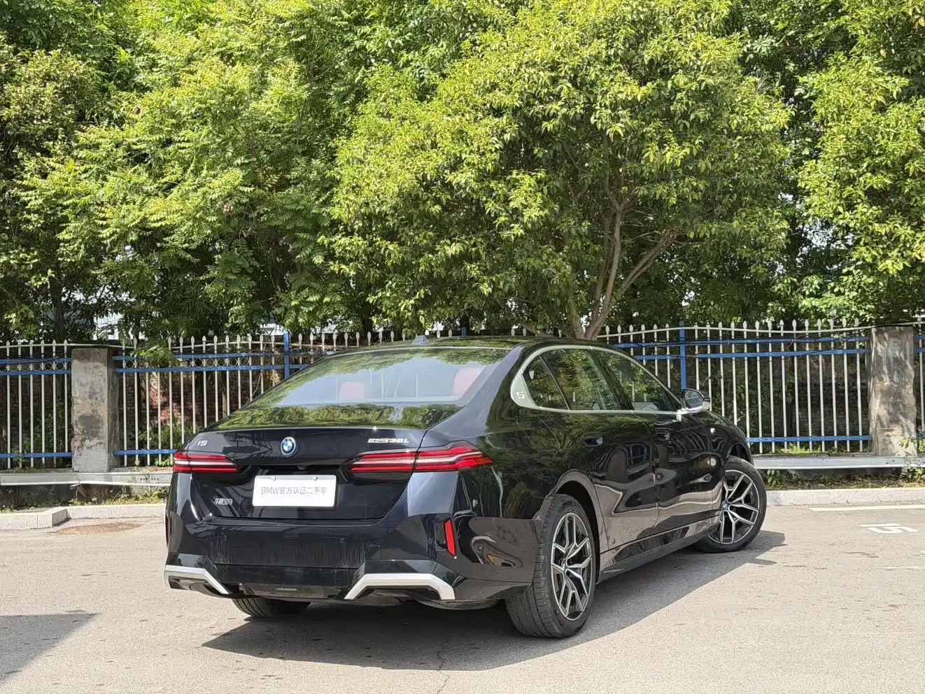 BMW i5