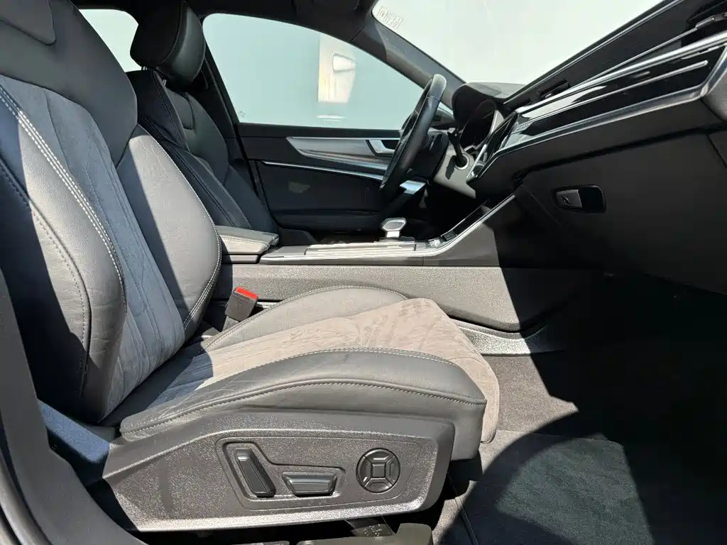 Audi A6L New Energy — миниатюра 10