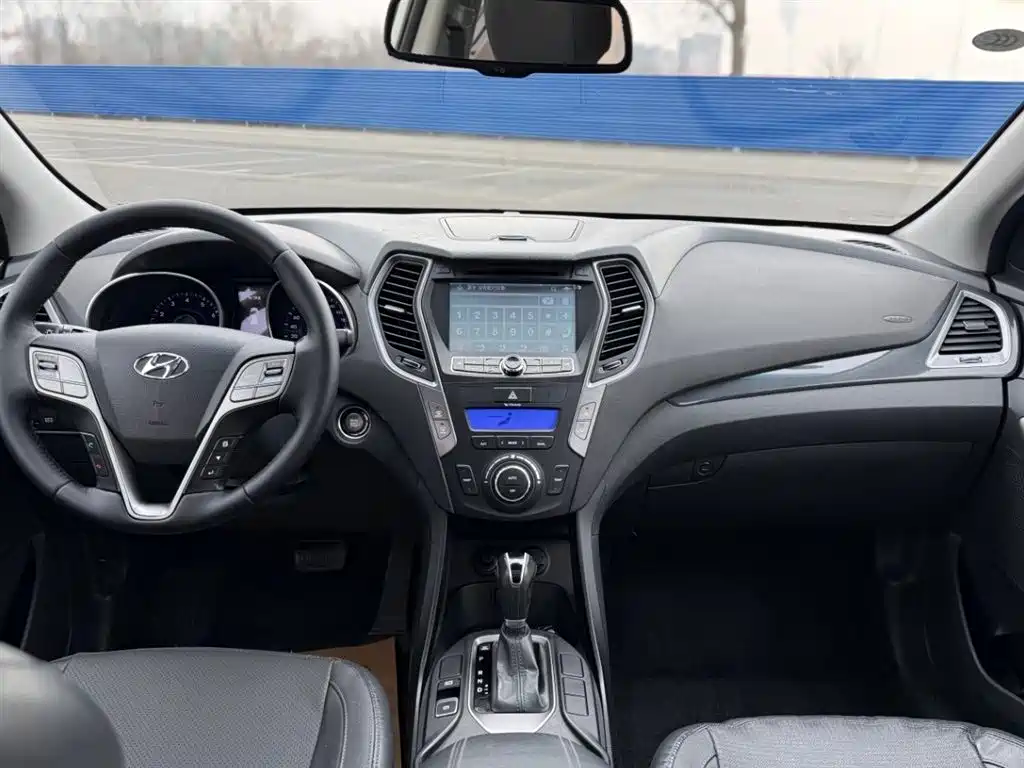 Hyundai Santa Fe 2013 2.4L AT