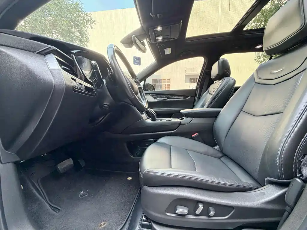 Cadillac XT6 2022 2.0T мест Luxury