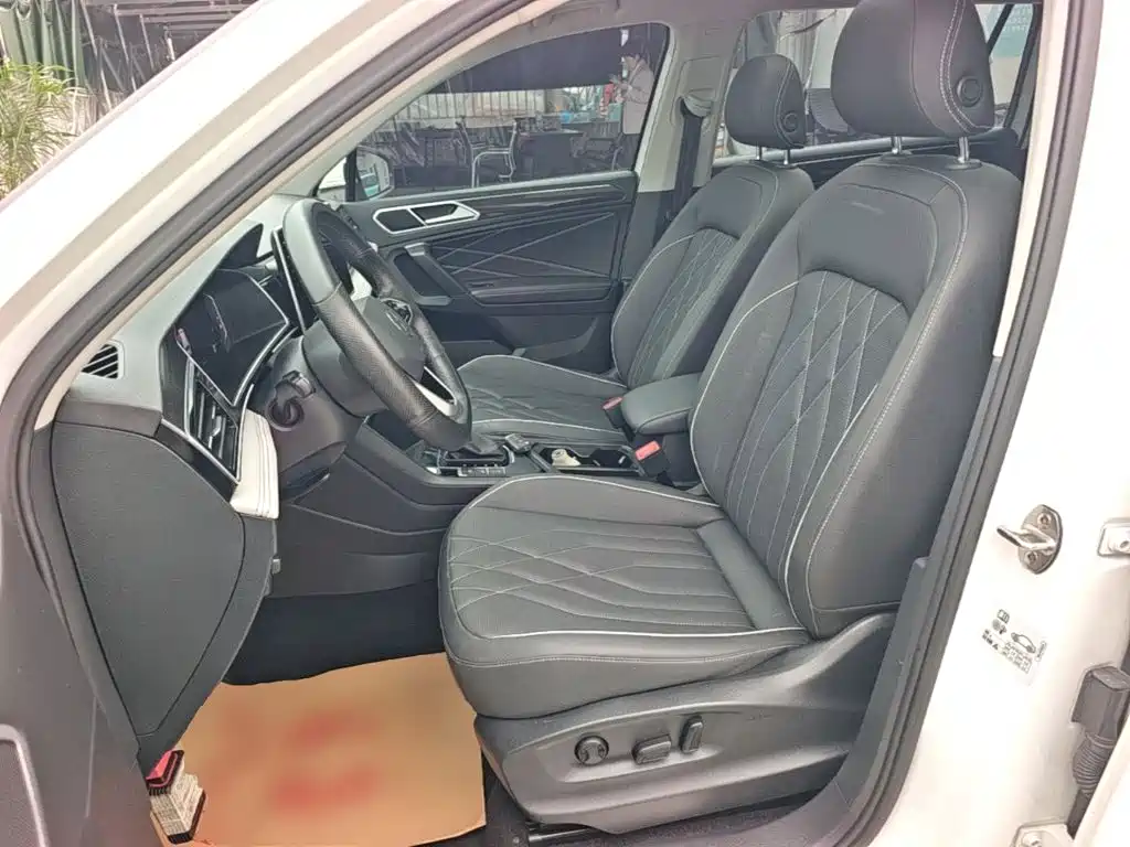 Volkswagen Tiguan L PHEV — миниатюра 15