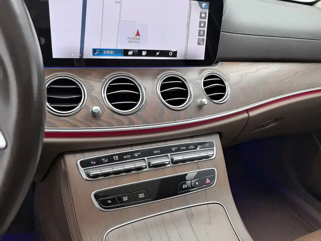 Mercedes-Benz E-Class — миниатюра 12