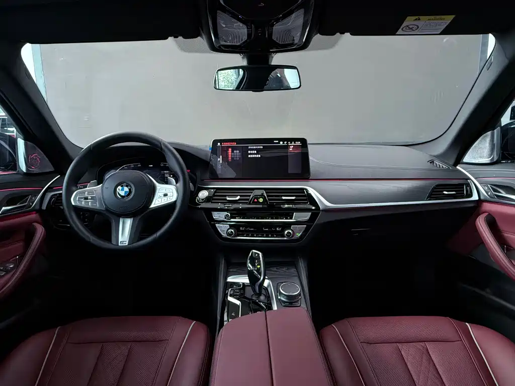 BMW 5 Series — миниатюра 11
