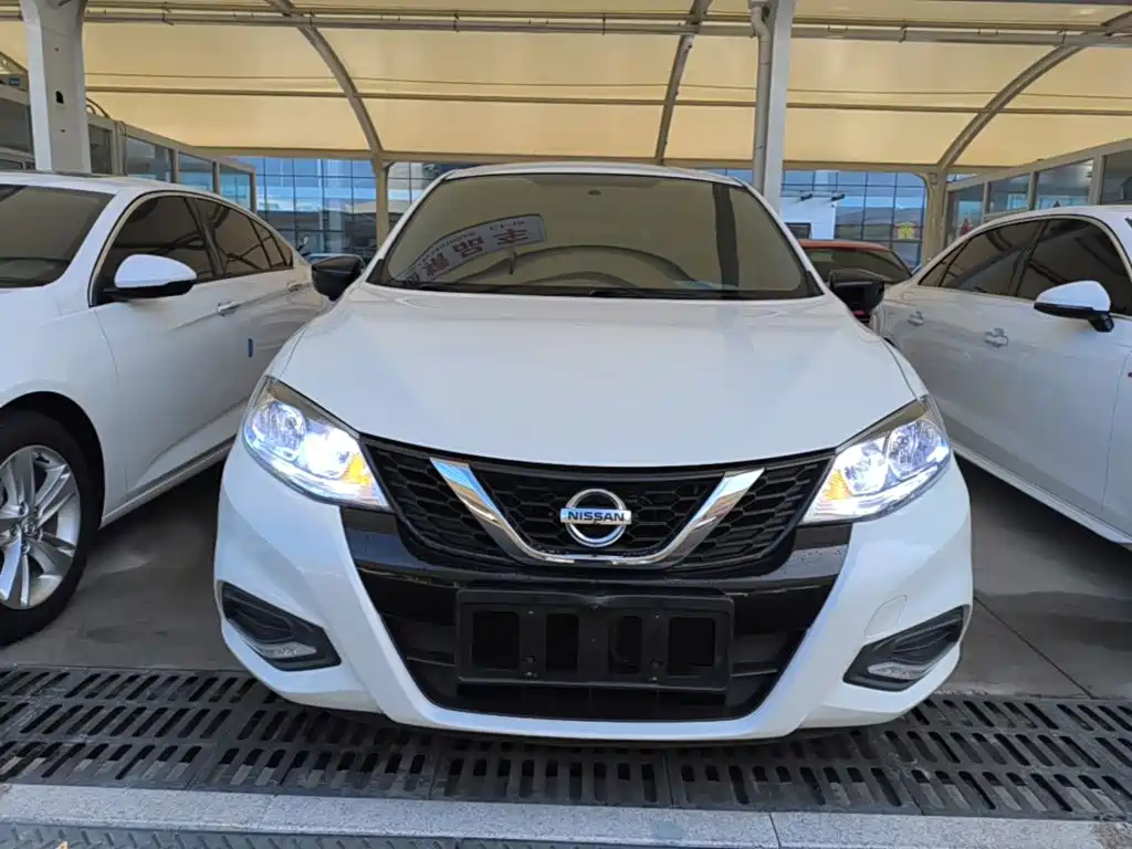 Nissan Tiida — миниатюра 3