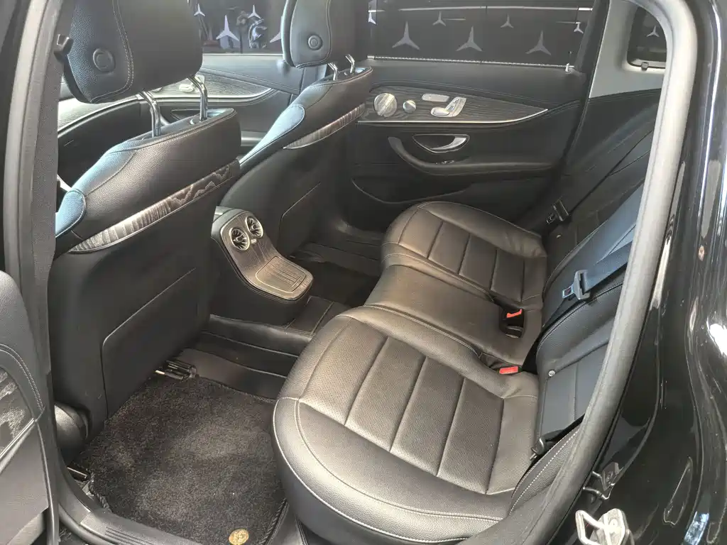 Mercedes-Benz E-Class — миниатюра 17