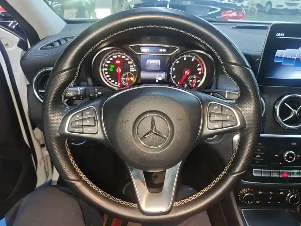 Mercedes-Benz GLA — миниатюра 11