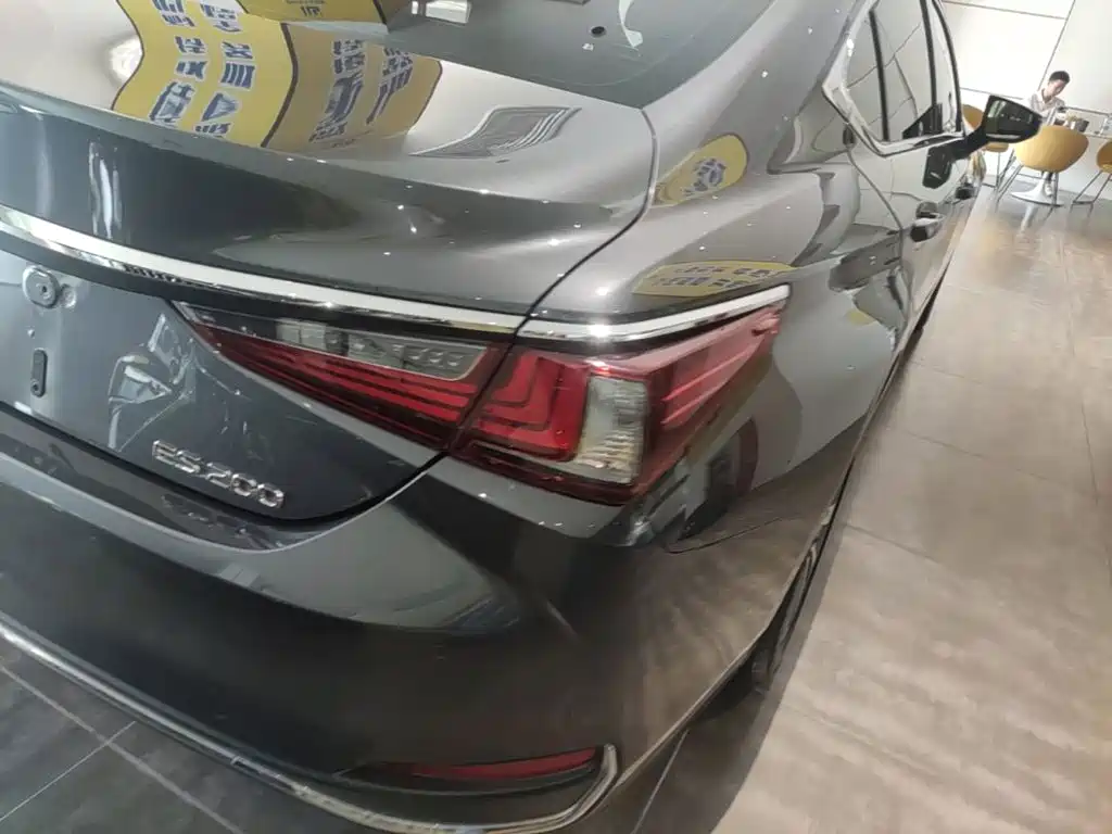 Lexus ES — миниатюра 8