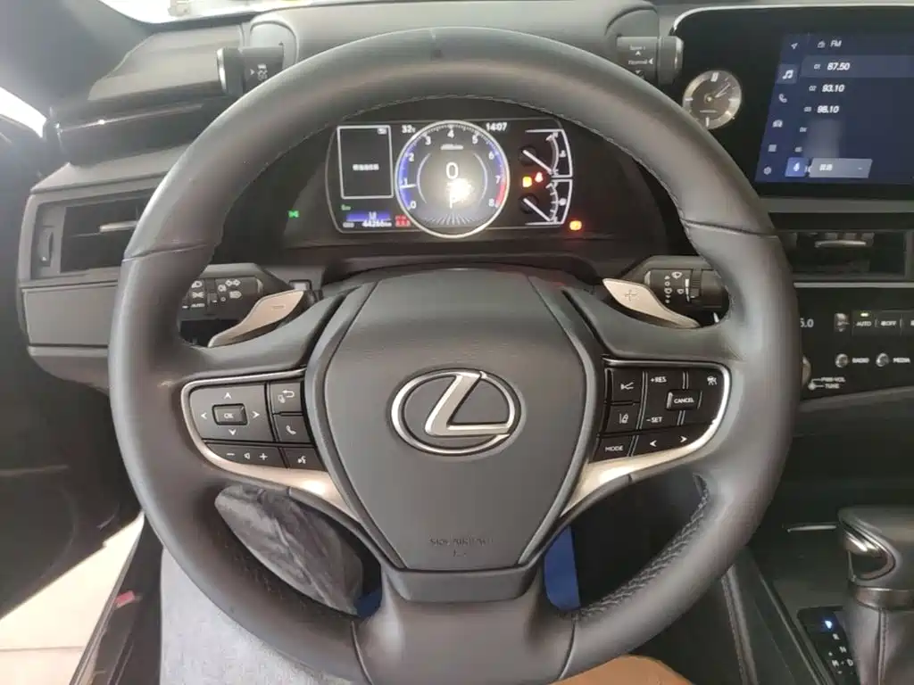 Lexus ES — миниатюра 11