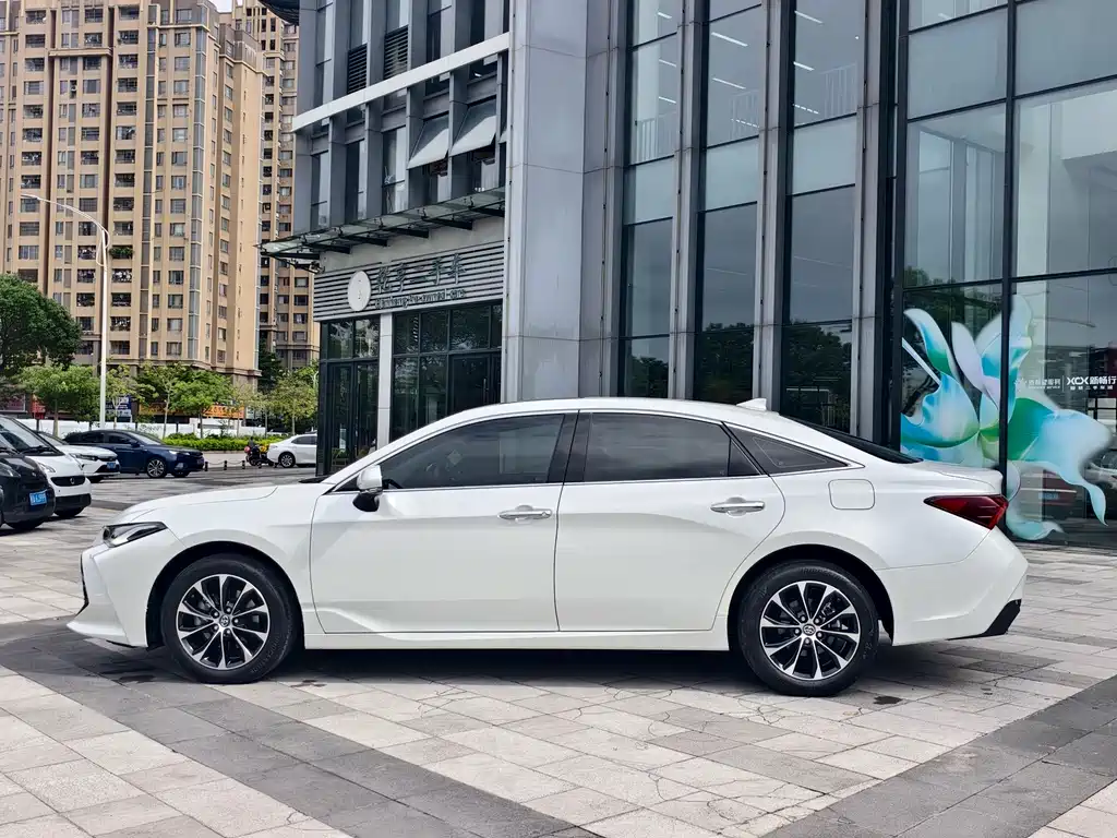 Toyota Avalon — миниатюра 3